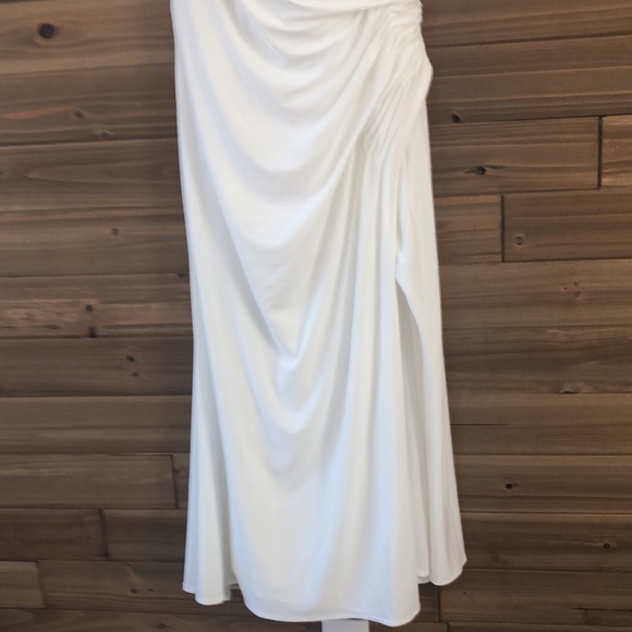 Macduggal RUCHED OFF-THE-SHOULDER MIDI DRESS in White Size 8 - Picture 6 of 9
